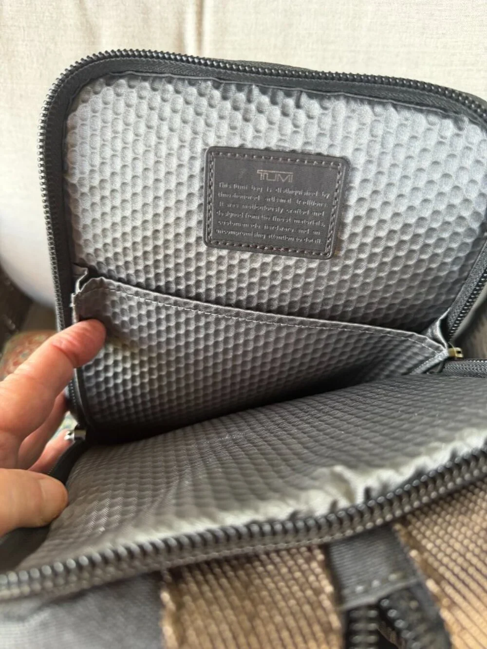 Tumi (Alpha Bravo Saratoga?) Sling Bag - Gorgeous!